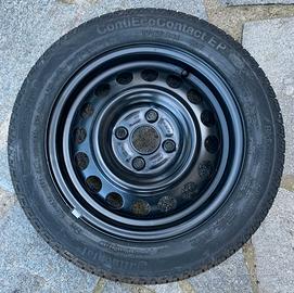 Cerchio in ferro 155/65 R14 75T con pneumatico.