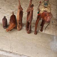 Soprammobili animali in legno .