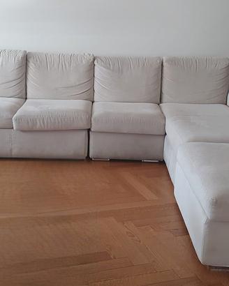 divano angolare con chaise longue