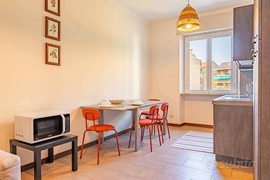 Stanza in appartamento di 80 m² a Milano