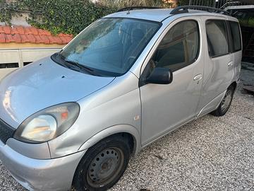Toyota yaris verso