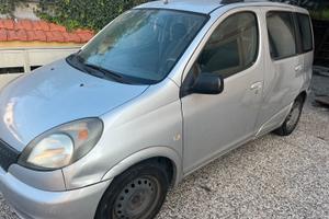 Toyota yaris verso