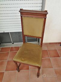 Sedie antiche in legno con seduta imbottita