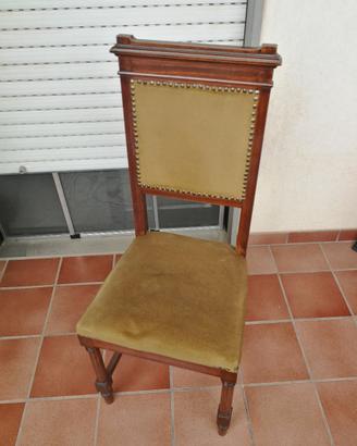 Sedie antiche in legno con seduta imbottita