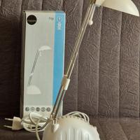 Lampada alogena bianca per scrivania