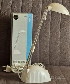 Lampada alogena bianca per scrivania