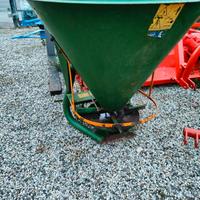 Spargiconcime a cono