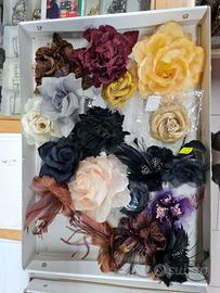 Assortimento di fiori a spilla