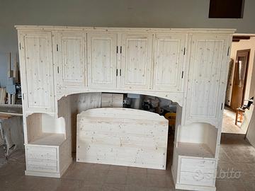 Armadio a ponte in abete massello 