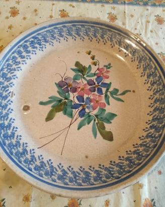 antico piatto di ceramica 