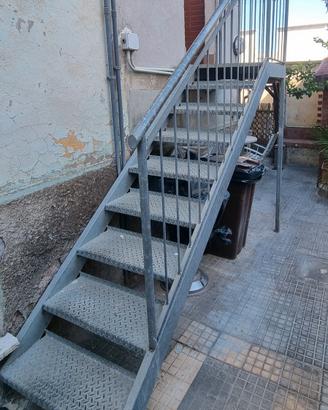 scala da esterno in ferro zincato 