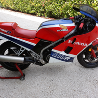 Moto Honda VF 1000 R