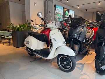 Piaggio Vespa 300 GTS
