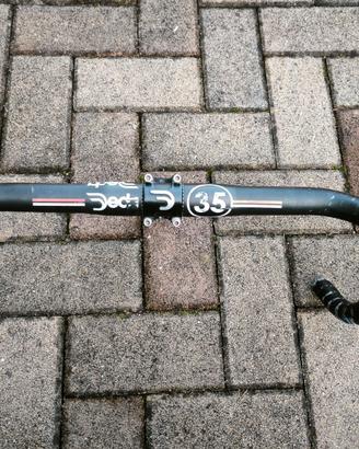 Manubrio con attacco manubrio Deda 35