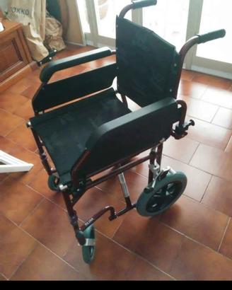 Carrozzina per anziani 