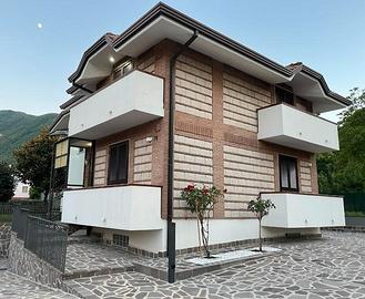 Villa singola centro paese con giardino