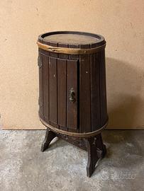 Mobiletto in legno stile rustico a forma di botte