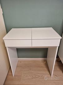 Toeletta mobiletto trucco