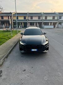 Audi q855 tfsi s line