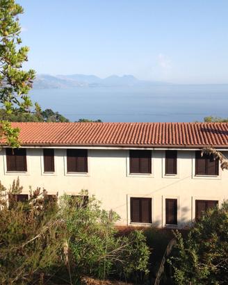 Appartamento in villa con giardino Torre Normanna
