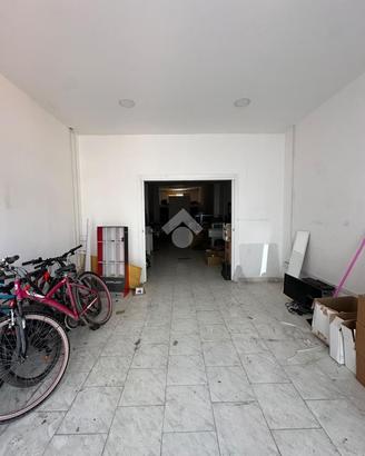 NEGOZIO A MELITO DI NAPOLI