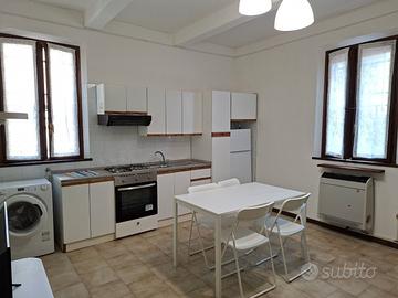 Carpi centro piccolo bilocale arredato