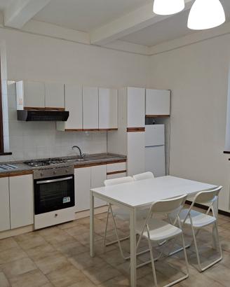 Carpi centro piccolo bilocale arredato