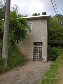 Fabbricato e terreno Montebello di Mezzo (SP)