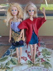 2 Barbie bionde con abiti non originali 
