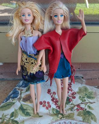 2 Barbie bionde con abiti non originali 