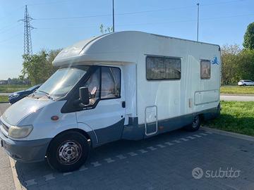 Camper Semintegrale anno 2003 Km 149000