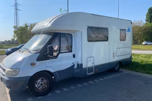 Camper Semintegrale anno 2003 Km 149000