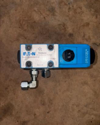 Valvola Eaton Vickers + blocchetto idraulico