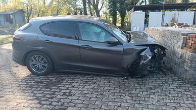 ALFA ROMEO  STELVIO  INCIDENTATO -
