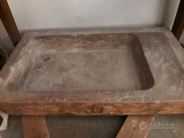 LAVANDINO IN PIETRA ROSSA