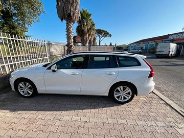 Volvo V60 2.0 B3 Geartronic R-design, 04/2021