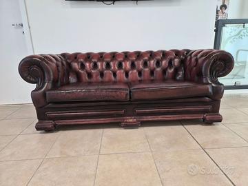 Divano chesterfield