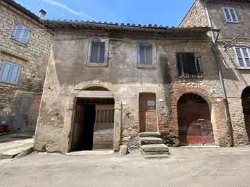 MONOLOCALE A CARBOGNANO