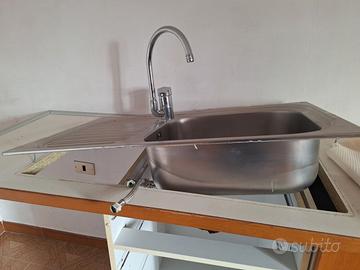 Lavandino da cucina con miscelatore Grohe