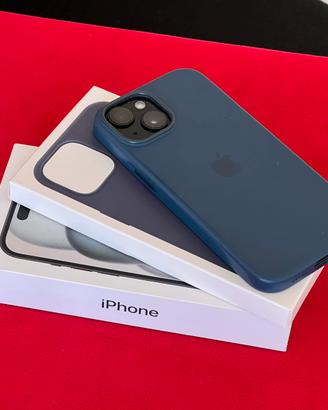 Iphone 15 (contrattabile) con cover blu originale