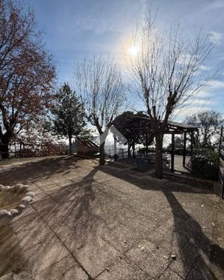 VILLA A SCHIERA D'ANGOLO A VITERBO
