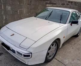 Porsche 944