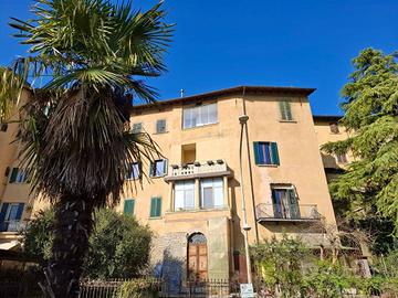 Appartamento di 335 m² con più di 5 locali a Dovad