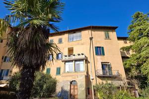 Appartamento di 335 m² con più di 5 locali a Dovad