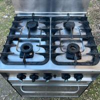 Cucina 4 fuochi professionale