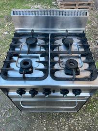 Cucina 4 fuochi professionale