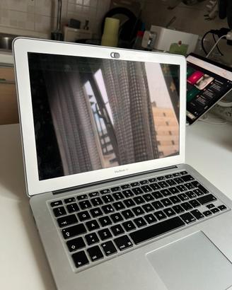 MacBook Air (13”, 2017)