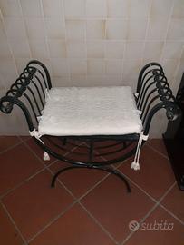 sgabello di cortesia