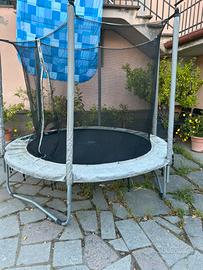 Trampolino con rete