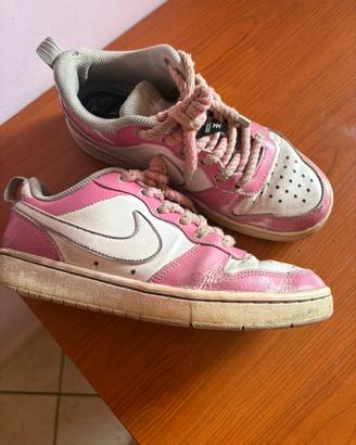 Scarpa Nike Court Borough Low rosa e bianco-n 38